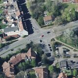 Beim Abbiegen von der Wasserwerkstraße (unten) auf den Altstadtring erfasste ein Autofahrer eine Fußgängerin.