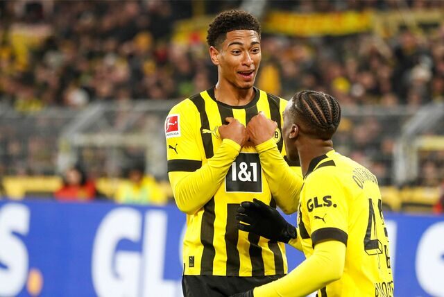 Jude Bellingham jubelt gemeinsam mit Jamie Bynoe-Gittens.