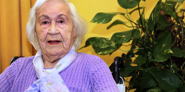 Martha Lenz feiert ihren 99. Geburtstag.