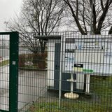 Der Ort des Geschehens: Vor dem Waltroper Hirschkamp-Stadion soll es im Oktober zu einer schweren Beleidigung eines Jugendspielers gekommen sein.