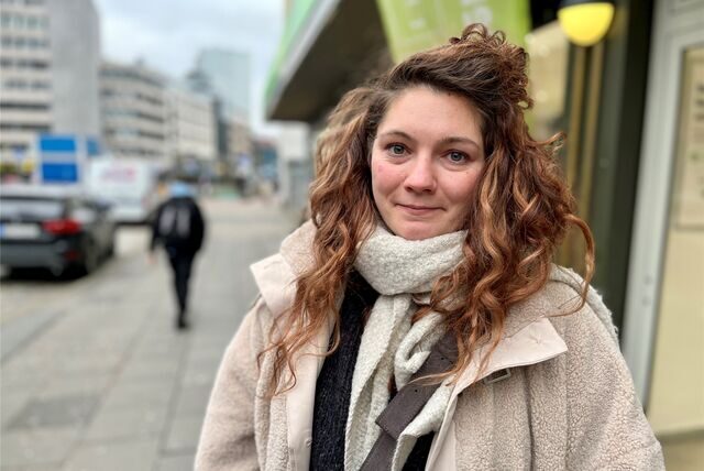 Hannah Paschke (29) stört es nicht, dass Gravis keine Bargeldzahlungen mehr akzeptiert. Sie zahlt ohnehin per EC-Karte.
