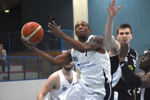 Anthony Hodge überragte bei seiner Heimpremiere im Trikot der LippeBaskets.