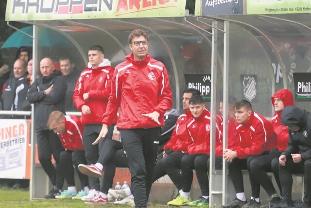 Muss umplanen: Trainer Magnus Niemöller und die Spvgg. Erkenschwick sind am Sonntag nicht in Marsberg zu Gast. Das erste Pflichtspiel des Jahres ist abgesagt.