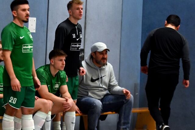 Trainer Birol Dereli ist mit seinem SuS Oberaden Hallen-Stadtmeisterschaften in Bergkamen geworden.