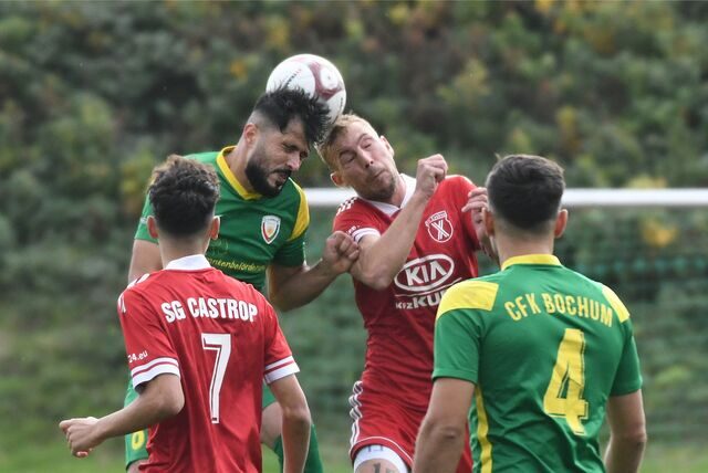 Die SG Castrop (rote Trikots) unterlag Anfang Oktober dem CF Kurdistan Bochum mit 0:1.