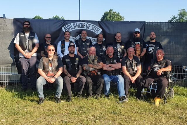Die Mitglieder des Motorrad-Clubs Avalanche of Steel.