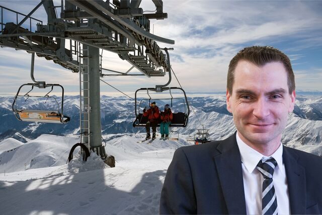 Im Vordergrund der Montage ist Michael Rembiak, Schulleiter des Gymnasiums Petrinum, zu sehen, im Hintergrund eine Schneelandschaft mit Skilift.