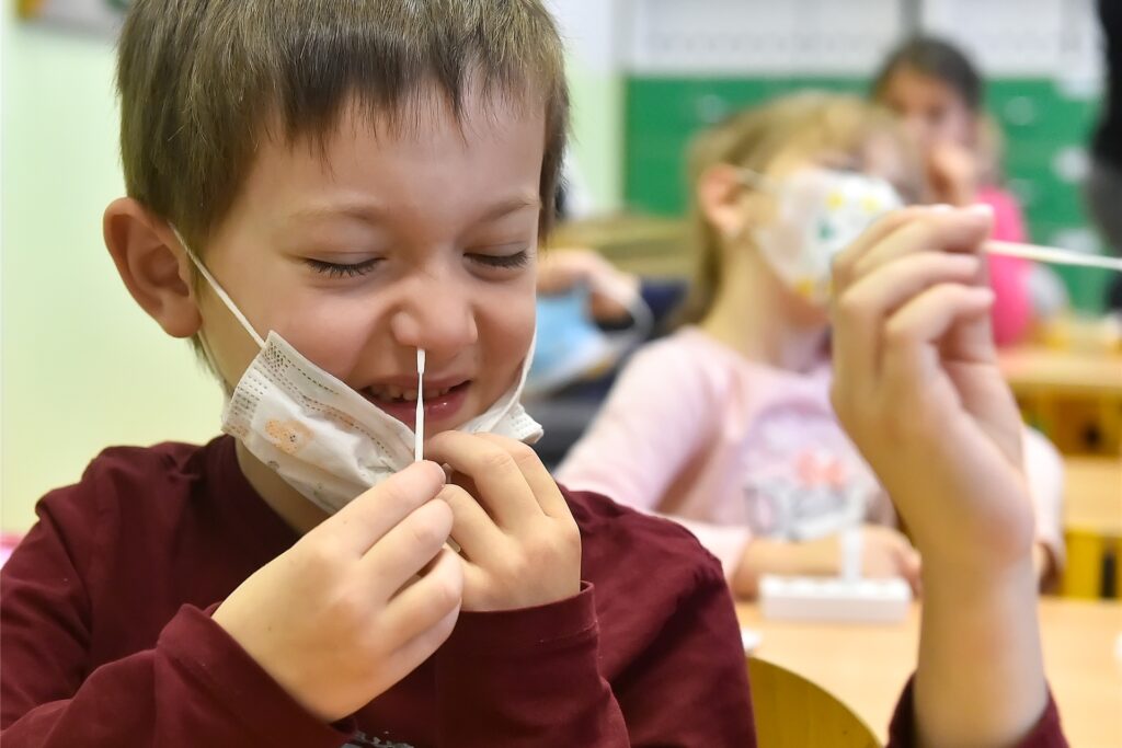 Die anlassbezogenen Corona-Testungen laufen an den Schulen im Februar in NRW aus. Die anlassbezogenen Corona-Testungen laufen an den Schulen im Februar in NRW aus.
