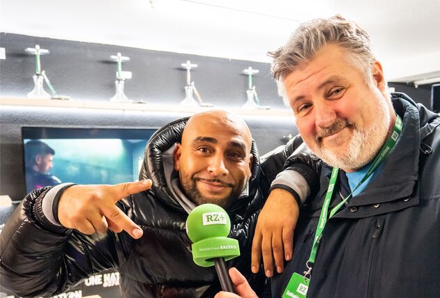 Der Rapper Veysel besucht einen Shisha-Store in Recklinghausen.