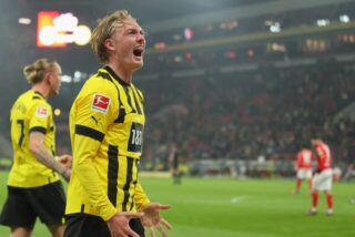 Julian Brandt bejubelt den Sieg in Mainz.