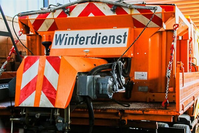 Die Rückseite eines Waltroper Winterdienst-Fahrzeuges.