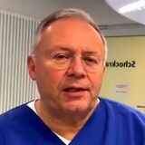 Dr. Peter Harding im Operationssaal