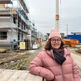 Petra Höfels, Sprecherin der Wilma Immobilien-Gruppe, gibt einen Überblick über den Stand der Vermarktung im Wohnpark Emscherquelle.