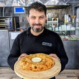Mustafa Bayaslan zeigt Döner-Ring