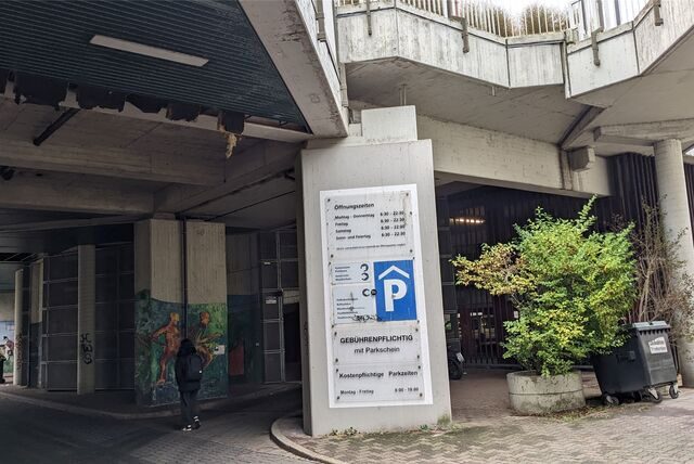 Das Parkhaus am Petrinum wird nach zahlreichen Vandalismus-Vorfällen schon länger per Kamera überwacht. In der Nacht zu Dienst löste der Alarm aus.