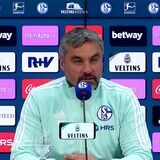 Thomas Reis auf der Pressekonferenz.