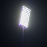 28.01.2023, Fussball, Saison 2022/2023, 1. Bundesliga, Training FC Schalke 04, Beleuchteter Flutlichtmast des Parkstadions. Foto: Tim Rehbein/RHR-FOTO