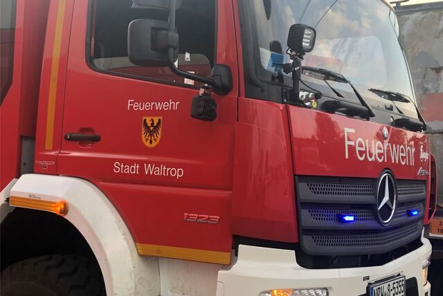 Die Front eines Feuerwehr-Fahrzeuges aus Waltrop.