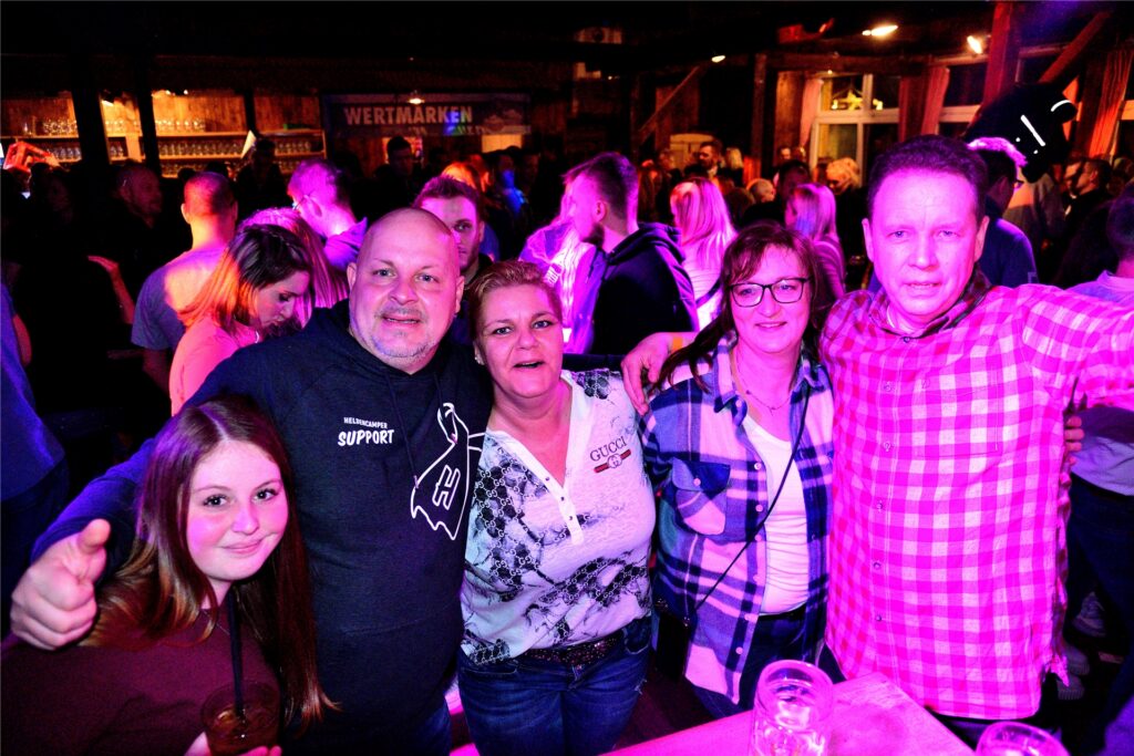 Die Après-Ski-Party in der Sinsener Vest-Alm ist der Hit für alle Generationen.