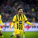 Karim Adeyemi bejubelt seinen Treffer gegen Leverkusen.