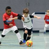 Beim Spielefest der Minikicker kickte auch der Nachwuchs der SG Castrop (weiße Hemden) mit dem SC  Arminia Ickern. Ohne Wertung und ohne Ausspielen von Platzierungen.