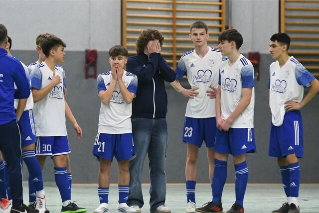 Das i-Tüpfelchen auf rundum gelungene Hallenfußball-Stadtmeisterschaften setzte das Turnier der B-Junioren – auch mit 14 Neunmetern im Endspiel. Neuer Stadtmeister ist der FC Frohlinde. Nach einem 9:8 (2:2) nach Neunmeterschießen gegen Wacker Obercastrop.