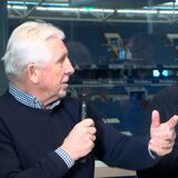 Die Fußball-Legenden Klaus Fischer und Rüdiger Abramczik im Talk nach dem Spiel gegen den 1. FC Köln.