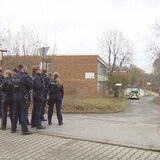 Die Polizei ist am Mittwochvormittag (1.2.) mit einem Großaufgebot zu einer Dortmunder Schule ausgerückt. Dort hatte ein Schüler einen anderen mit einem Messer verletzt.