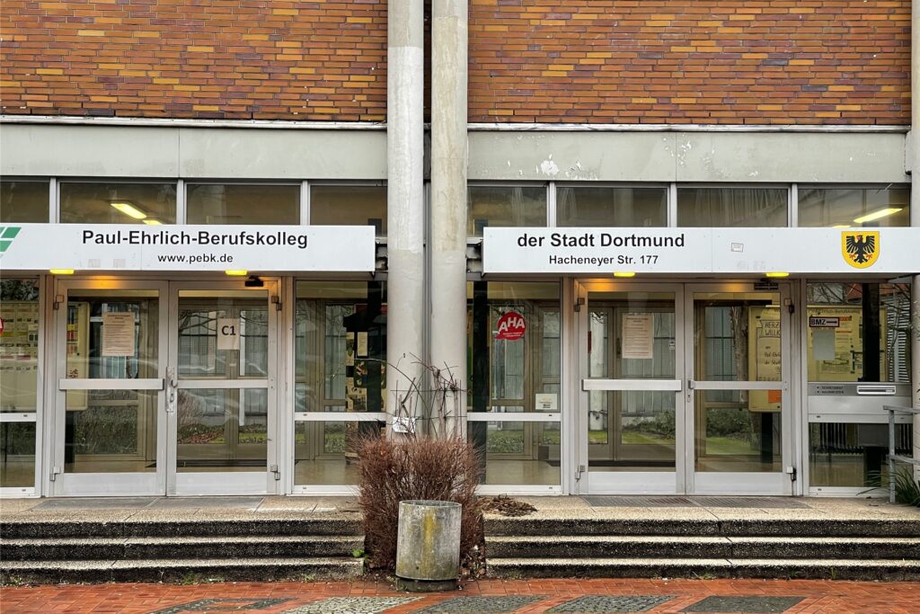 Am Mittwochnachmittag gibt es rund um das Gebäude keine Hinweise mehr auf den Polizeieinsatz. Am Mittwochnachmittag gibt es rund um das Gebäude keine Hinweise mehr auf den Polizeieinsatz.