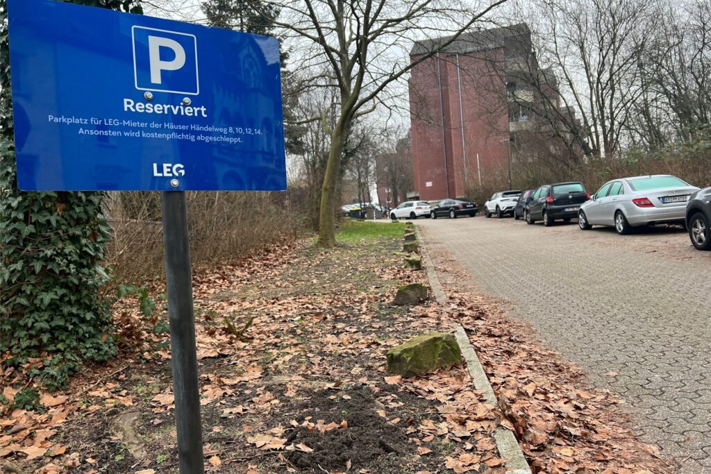 LEG Hinweisschild. Parkplatz reserviert für Mieter. LEG Hinweisschild. Parkplatz reserviert für Mieter.