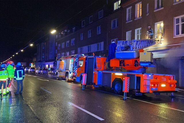 Die Feuerwehr ist zur Castroper Straße in Datteln ausgerückt. Gemeldet ist ein Wohnungsbrand mit „MANV“, einem Massenanfall von Verletzten.