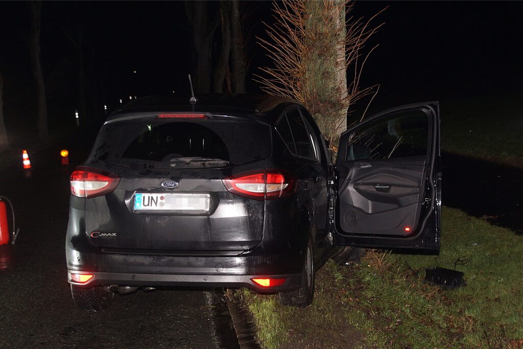 Die Heerener Straße war für die Unfallaufnahme und Bergung in beide Richtungen gesperrt. Die Heerener Straße war für die Unfallaufnahme und Bergung in beide Richtungen gesperrt.