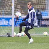 Tim Skarke auf dem Trainingsplatz des FC Schalke 04.