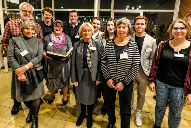Die Marler Gruppe ermittelt als Publikumsjury des Grimme-Preises einen Preisträger aus der Sparte Unterhaltung (v. l.): Kurt Langer (Sprecher), Monika Kaczerowski, Mark Blumberg (Sprecher), Margret Grützner, Marc Wystup, Ursula Dorka, Martha Paszkiewicz, Jasmin Rose, Gabi Hinderberger (Beratung), Tim Hartelt und Pia Schaarschmidt.