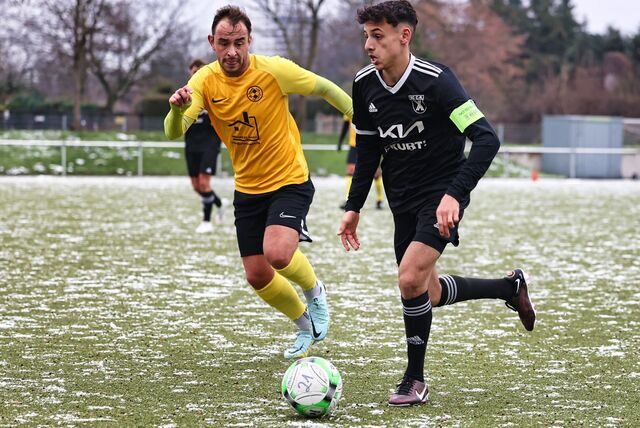 Yassine Bouchantiya (am Ball) war auch Kapitän der SG Castrop. Jetzt spielt er für den Westfalenliga-Aufsteiger Spvg Horsthausen.