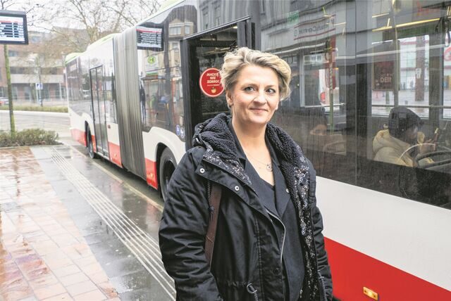 Diana Schirra (41) aus Castrop-Rauxel sagt: „Ich begrüße es sehr, dass die Maskenpflicht in Bussen und Bahnen nicht mehr gilt.“