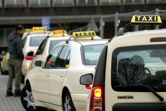 Nach einer Messerattacke auf einen Taxifahrer und einer filmreifen Verfolgungsjagd mit der Polizei ist ein drogenabhängiger Mann aus Recklinghausen verurteilt worden. (Symbolbild)