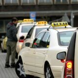 Nach einer Messerattacke auf einen Taxifahrer und einer filmreifen Verfolgungsjagd mit der Polizei ist ein drogenabhängiger Mann aus Recklinghausen verurteilt worden. (Symbolbild)