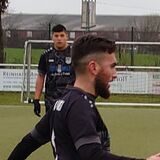 Güney-Ali Öztürk (am Ball) und SW Meckinghofen ließen Westfalia Vinnum um Leon Bettermann (r.) die meiste Zeit laufen.
