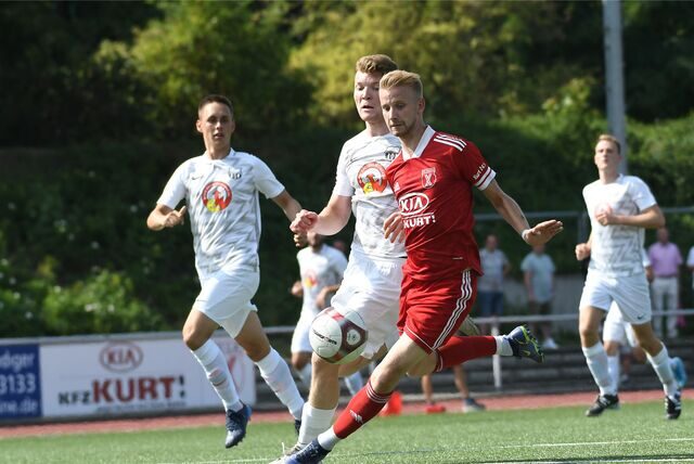 Roy Breilmann (am Ball) hatte eine gute Torchance gegen den FC Altenbochum.