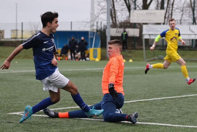 Mit mehreren Paraden in Eins-Gegen-Eins-Duellen verhinderte Schwerins Keeper Cedric Niemeyer eine höhere Niederlage seines Teams.