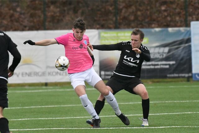 Eine Woche vor dem Westfalenliga-Re-Start duellierten sich der SV Wacker Obercastrop und der  TuS 05 Sinsen. Am Ende stand ein 3:3 im Testspiel.
