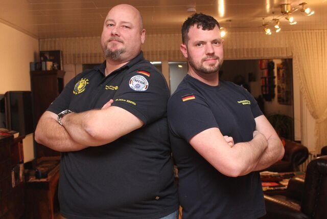 Stefan Trogisch (li.) und Kevin Reinholz sind Mitglieder im Ortsverband Waltrop beim THW.