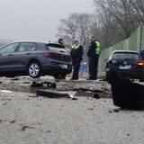 Zwei Autos sind auf der Autobahn 40 in einen Unfall verwickelt gewesen.