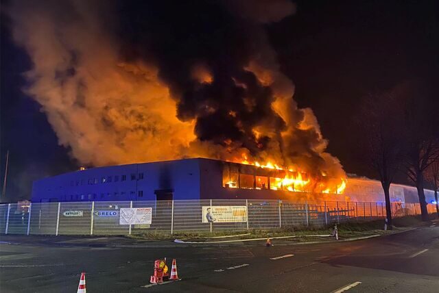 In Werl ist ein Großbrand in einem Galvanik-Betrieb ausgebrochen.
