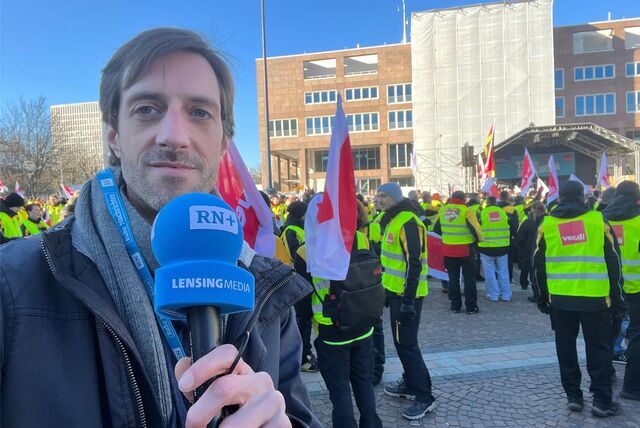 RN-Reporter Tim Schulze berichtet live vom Friedensplatz in Dortmund.