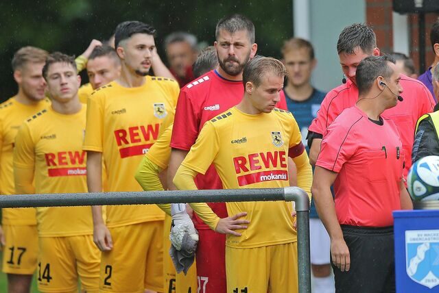 Der Castrop-Rauxeler Daniel Schultz steht im Tor des DSC Wanne.