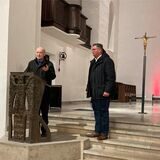 Eugen Drewermann mit Pfarrer Stephan Rüdiger in St. Agatha