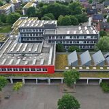 Ein Luftbild zeigt die PV-Anlagen auf dem Dorstener Schulzentrum.