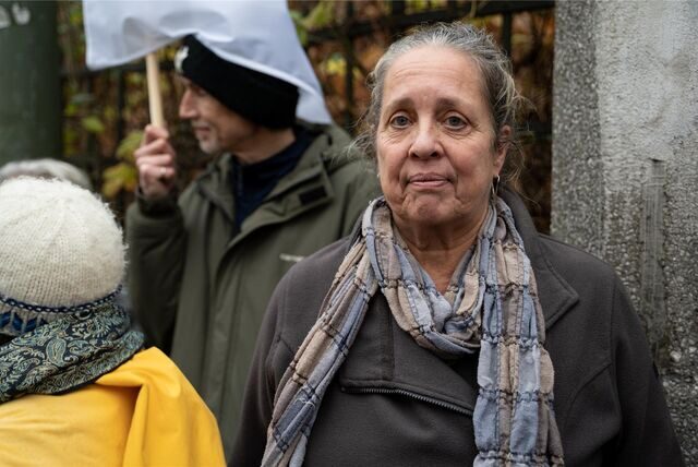 Die niederländische Ärztin Gabie Raven hat in Dortmund eine Klinik eröffnet, in der Frauen die Möglichkeit eröffnet, einen Schwangerschaftsabbruch vorzunehmen. Weil es Proteste gegen ihre Klinik, erfährt sie Solidarität. Und es gibt möglicherweise Folgen auf politischer Ebene.
